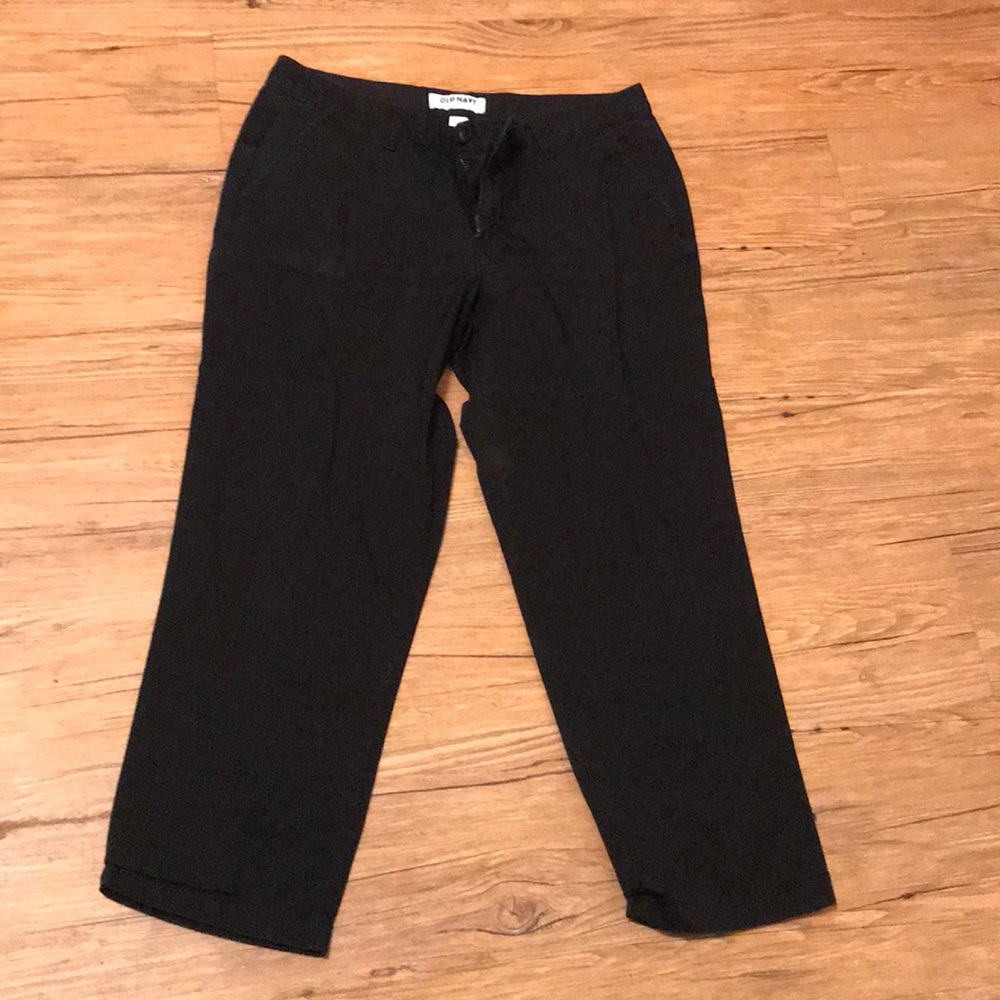 NWOT Black Capri pants